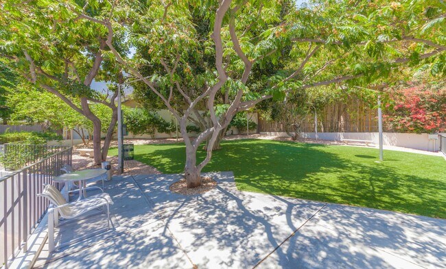 Private Dog Park - 1155 N La Cienega Blvd