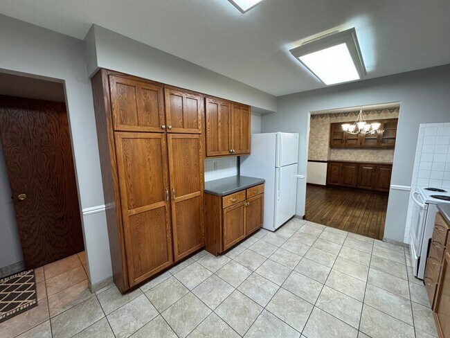 Building Photo - 3 bedroom 2 bath home with a bonus room in Davenport