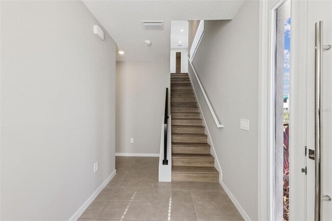 Building Photo - 544 N Bumby Ave