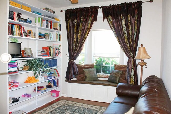 Building Photo - 217 Grooms Rd