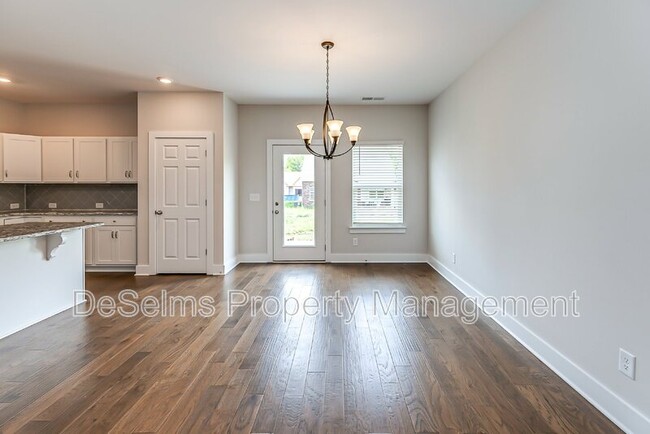 Building Photo - 1024 Hillbrook Dr