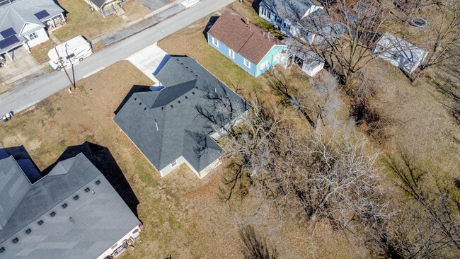 Building Photo - 524 W Maple St