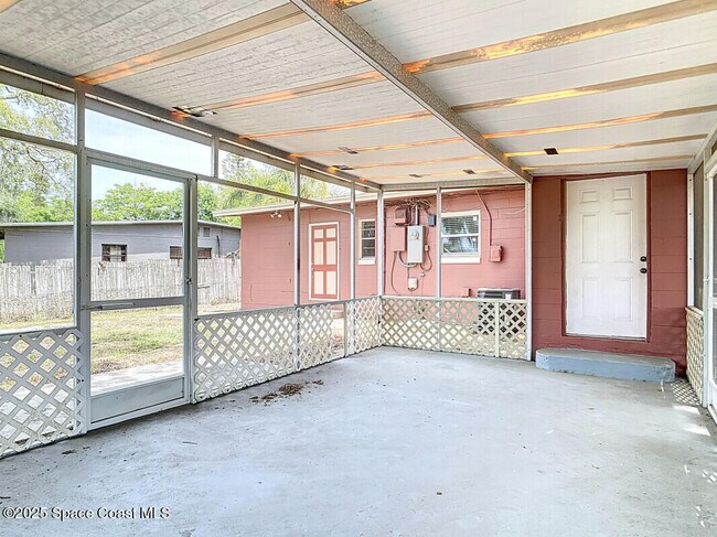 Building Photo - 1590 Hilldale Rd