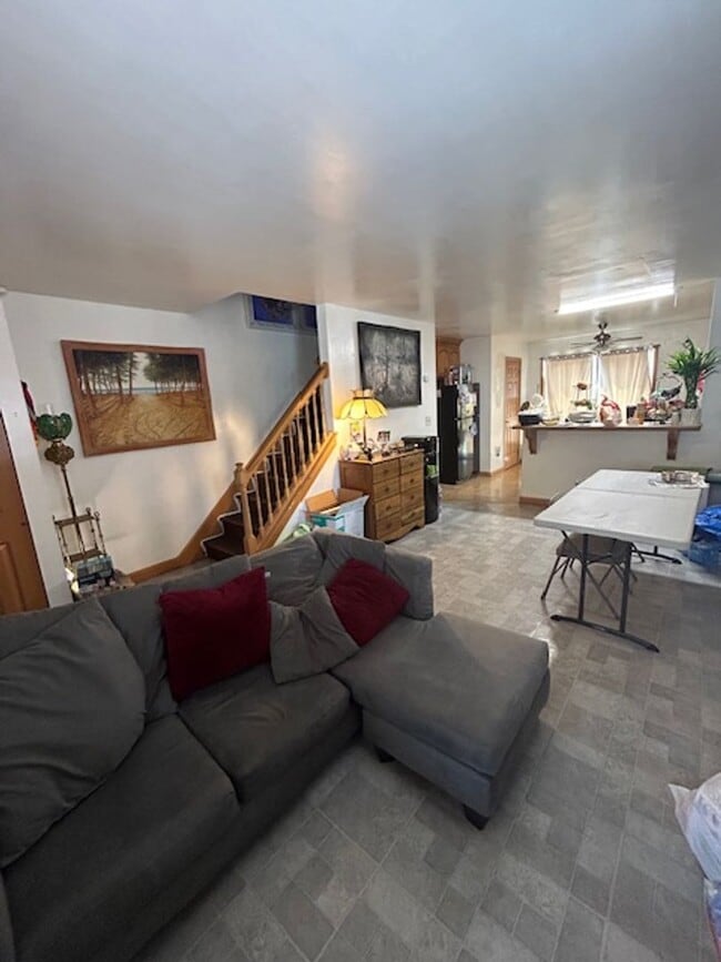 Building Photo - 3 Bedroom 1.5 Bathroom Available in Lancaster