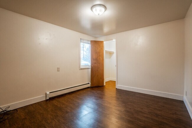 Building Photo - Robertson1001 (KC-JF-NB)