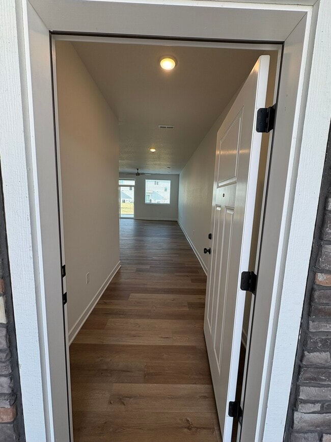 Building Photo - 230 Nw Waverly Dr