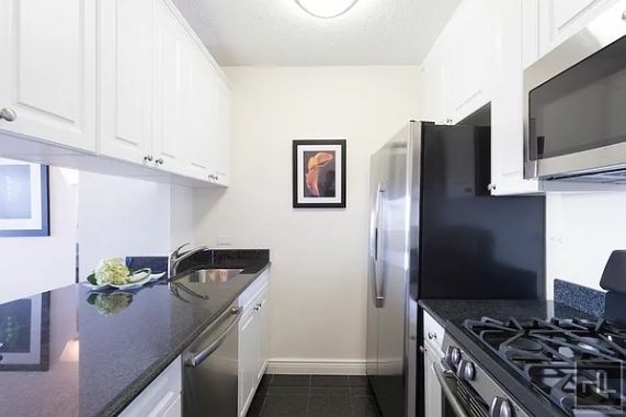 Building Photo - EAST 95 STREET
