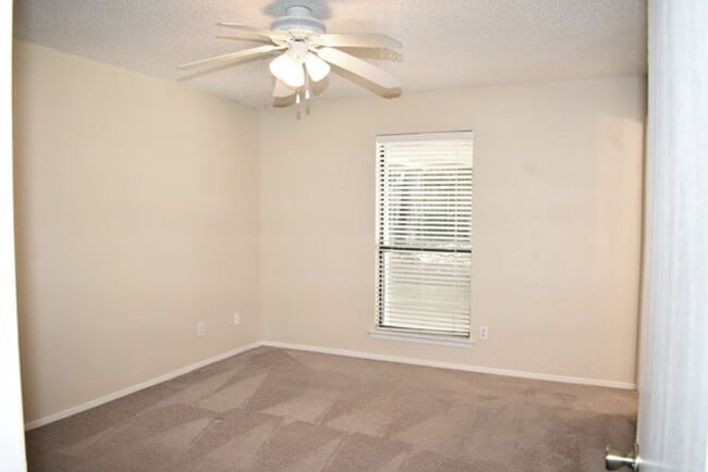 Building Photo - 7009-7011 Overton Park