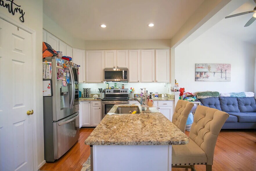 Building Photo - 14331 Stonewater Ct