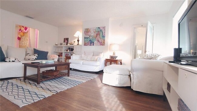 Building Photo - 911 Duncan Ln