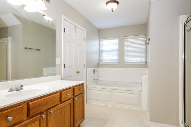 Building Photo - 2008 Greenhill Pass