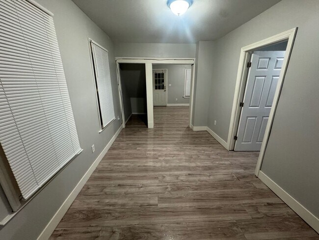 Building Photo - 7602 Wentworth Ave