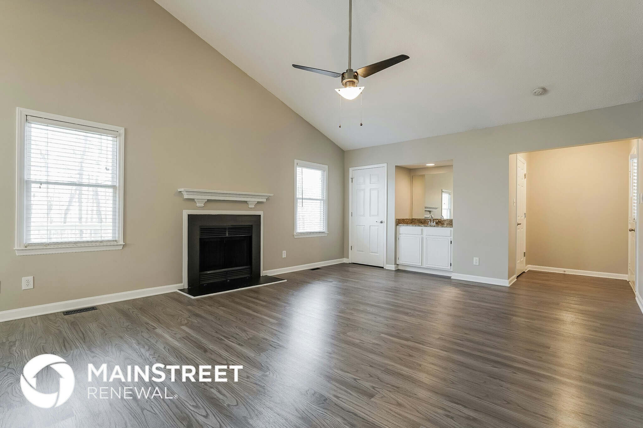 Building Photo - 4210 Queen Victoria Pl