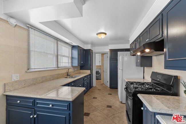 Building Photo - 727 Crenshaw Blvd