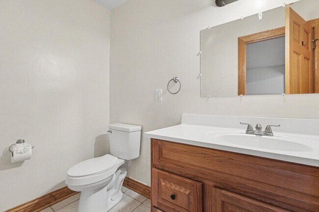Building Photo - 136 Brookside Ave