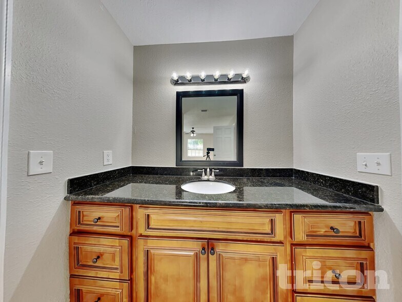 Building Photo - 1807 Waterman Dr
