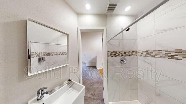 Building Photo - 219 N Institute St