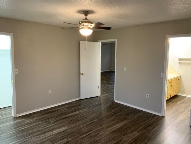 Building Photo - 1307-09 N. Arkansas duplex