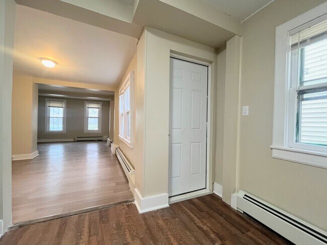 Building Photo - 46 Hawley St