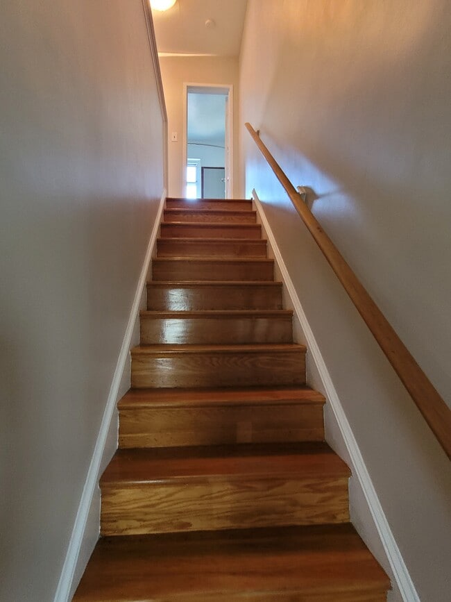 Building Photo - 427 Jefferson St NE