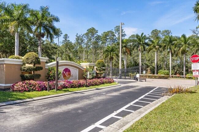 Building Photo - ** NAPOLI ** 2 BED / 1 BATH - CONDO - GREA...