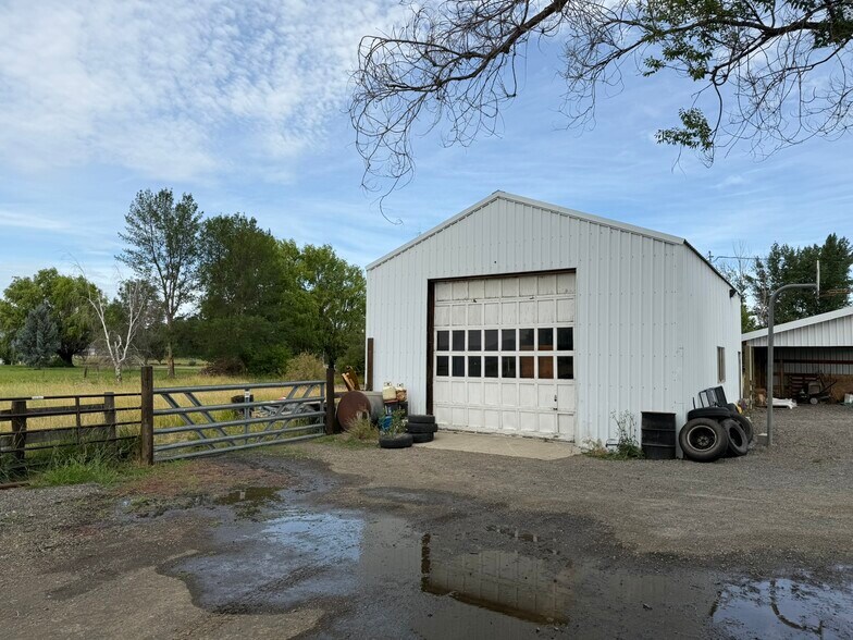 Building Photo - 1561 Number 6 Rd