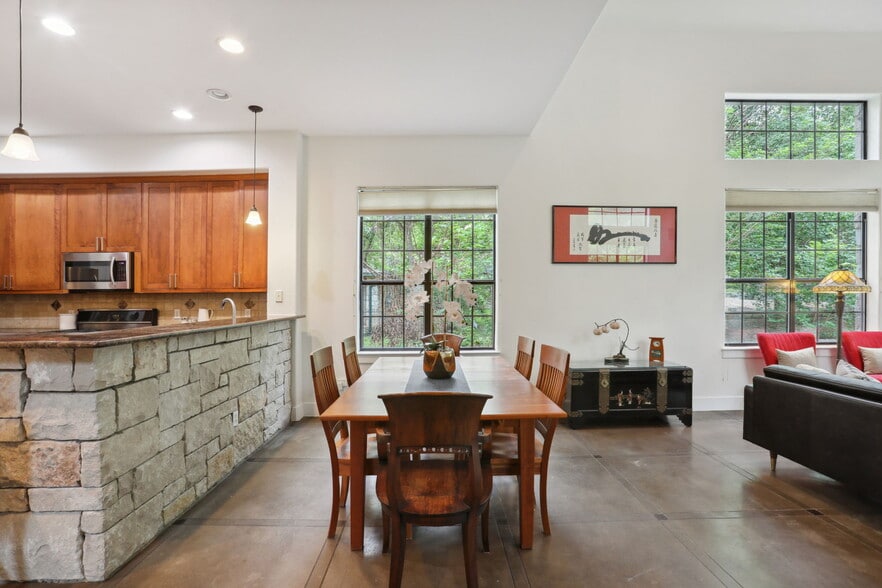 Building Photo - 2309 Kinney Rd