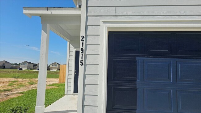 Building Photo - 21915 Grand Majestic Dr