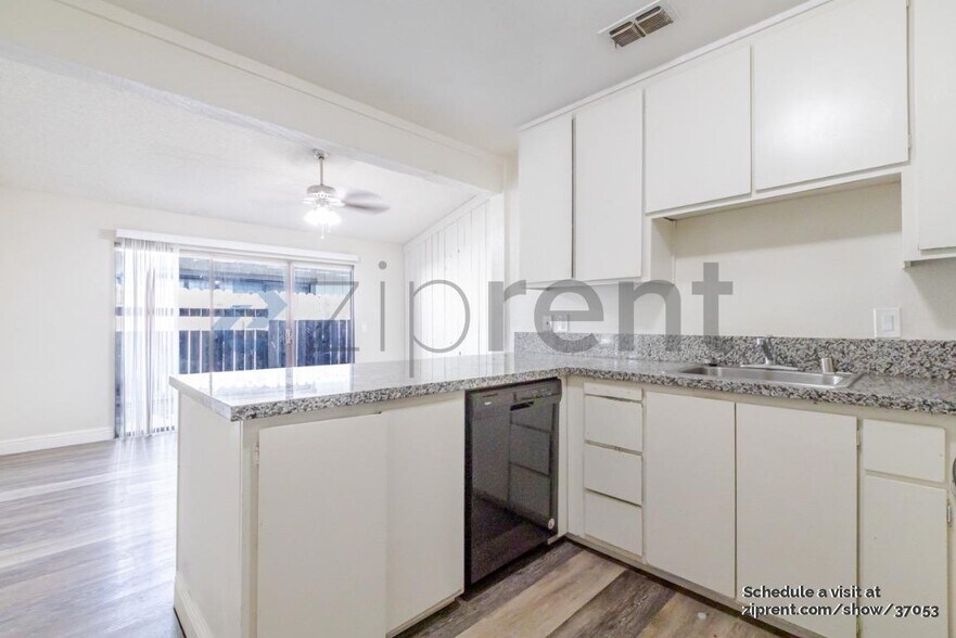 Building Photo - 8001 Zenith Dr