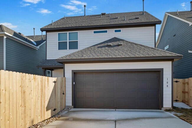 Building Photo - 108 Woodrow Ln