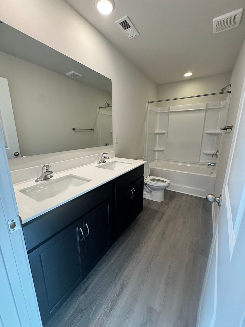 Building Photo - 916 W Sumter St