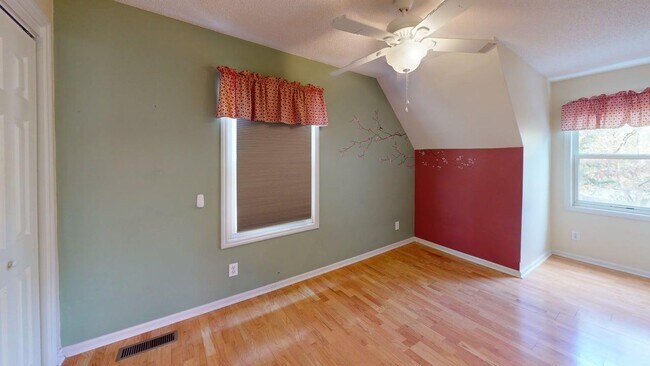 Building Photo - 367 London Rd