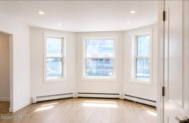 Building Photo - 248 1st St