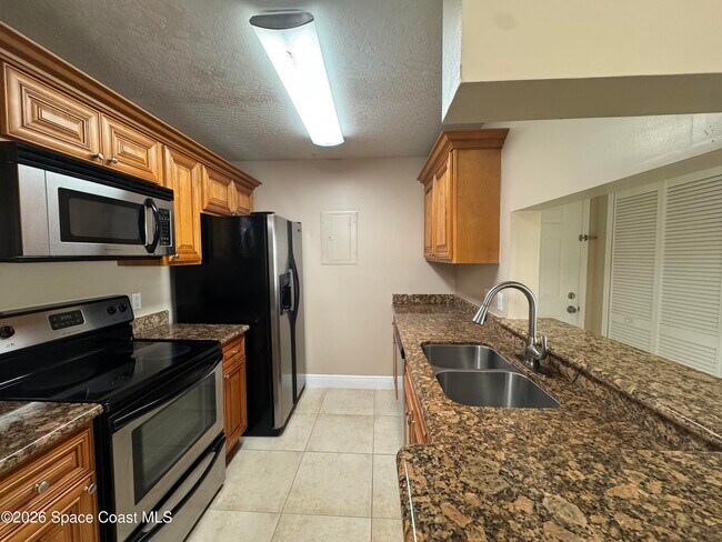 Building Photo - 7667 N Wickham Rd