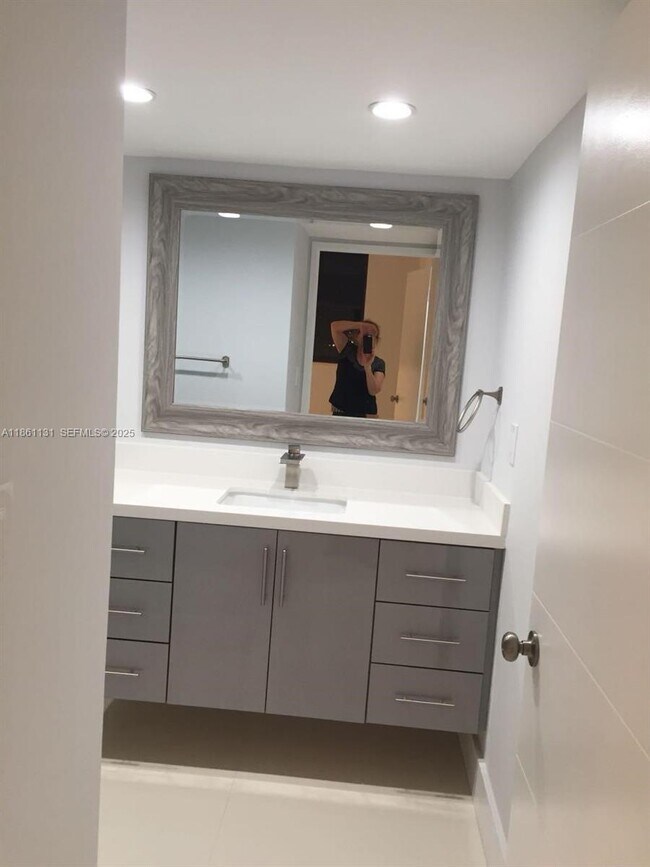 Building Photo - 210 174th St