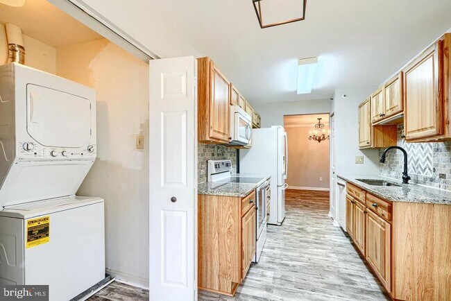 Building Photo - 201 Star Pointe Ct