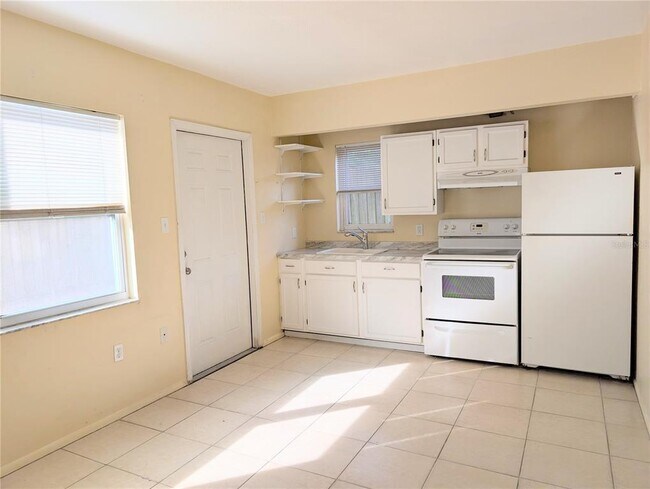 Building Photo - 1116 15th St W