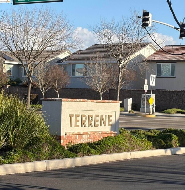 Building Photo - 183 Goose Creek Ave