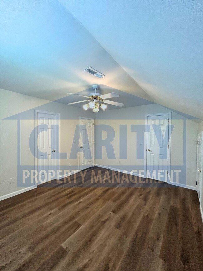 Building Photo - Three-bedroom townhome in Chattanooga!