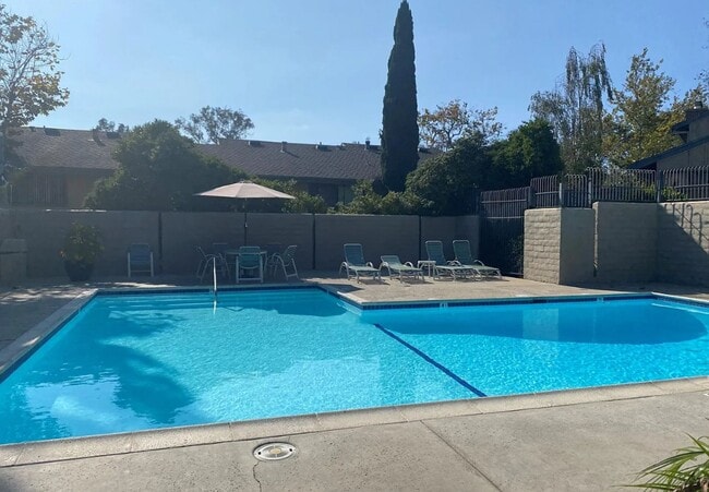 Primary Photo - LOVELY LA JOLLA 2/2 WITH GARAGE, WHIMSICAL...