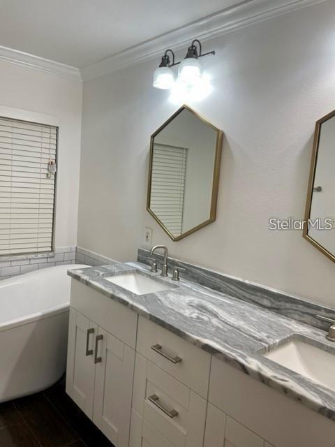 Building Photo - 918 Golfview St