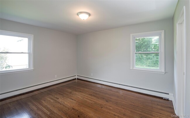 Building Photo - 16 Elmwood Dr