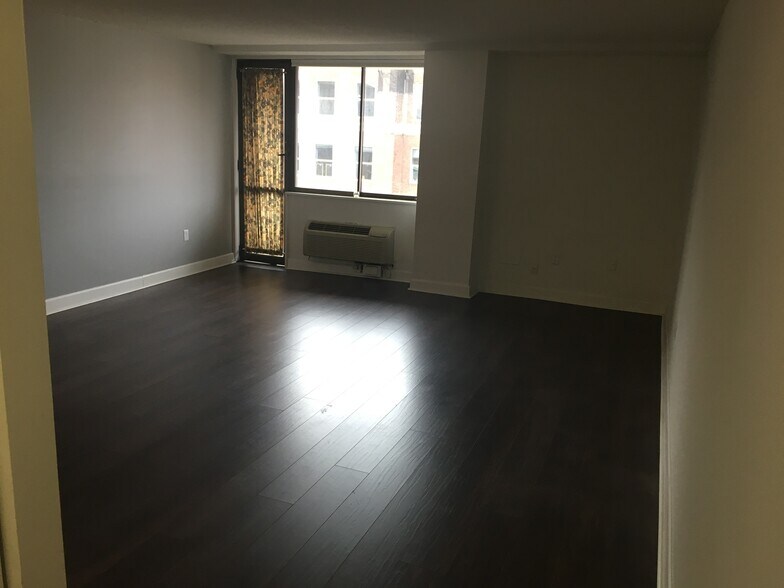 Building Photo - 1325 18th St NW