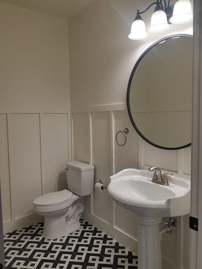 Building Photo - Kerrville, TX  Custom Build Home Ready for Immediate Move In