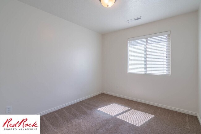 Building Photo - $300 Move in Special! 3 Bedroom Townhome with Internet Included!