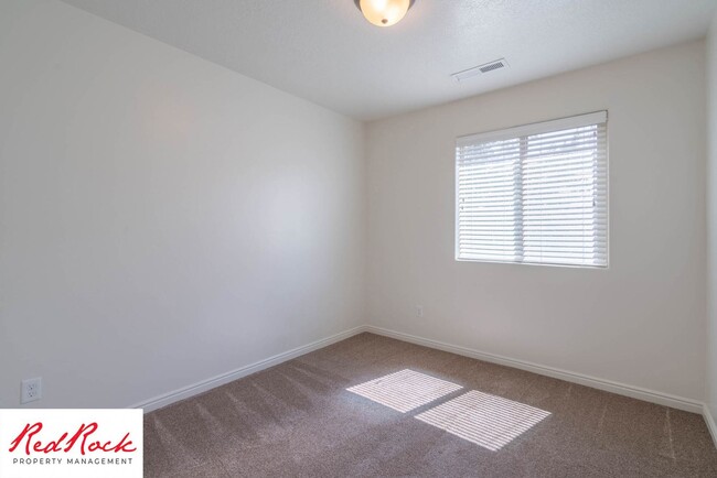 Building Photo - DOG-FRIENDLY 3 Bedroom Townhome with INTER...