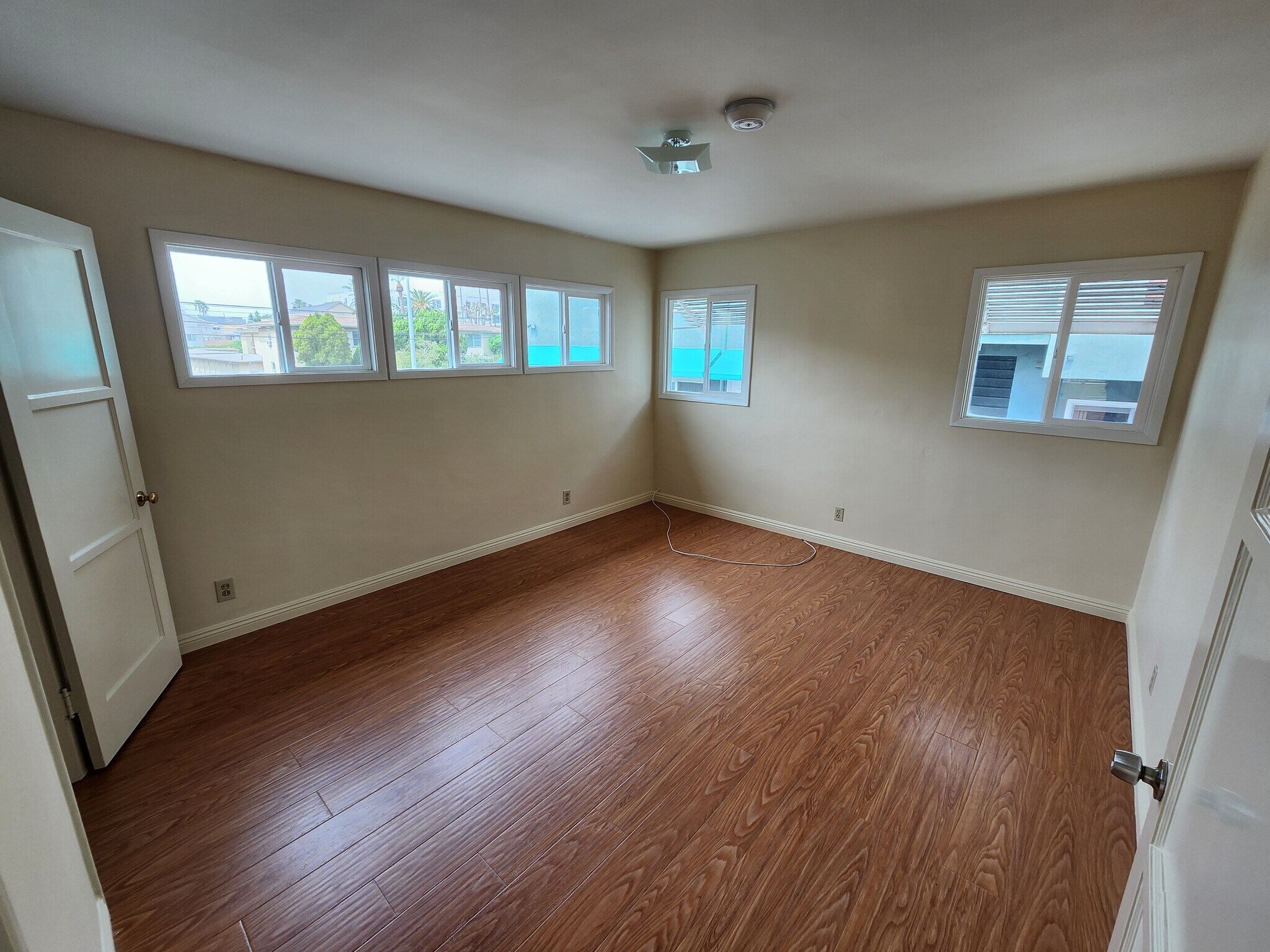 Building Photo - 5264 Cahuenga Blvd