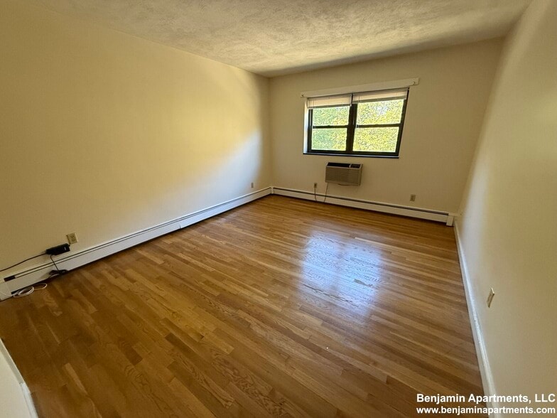 Building Photo - 282 Grove St