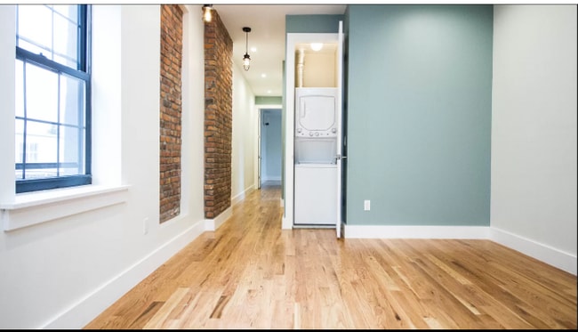 Building Photo - 562 Wilson Ave