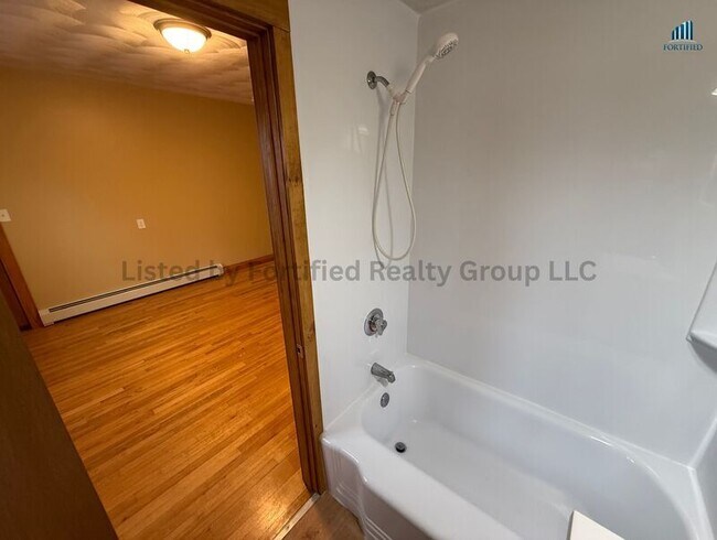 Building Photo - 132 Hall St